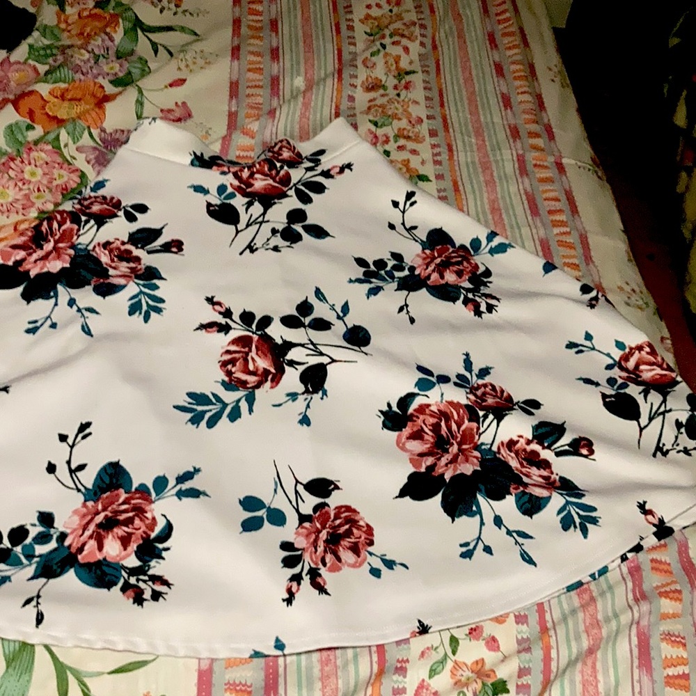 I a very nice skirt only wear once it’s good